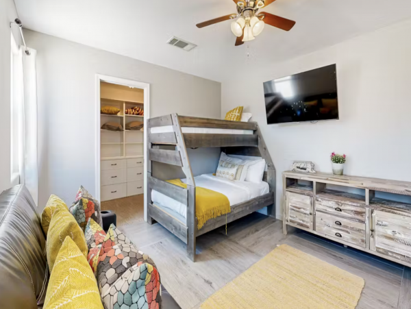 Gorgeous Palm Springs 5 Bedroom Home with Pool & Spa Sleeps 16